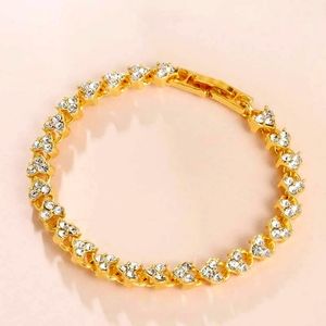 Heart formation tennis bracelet